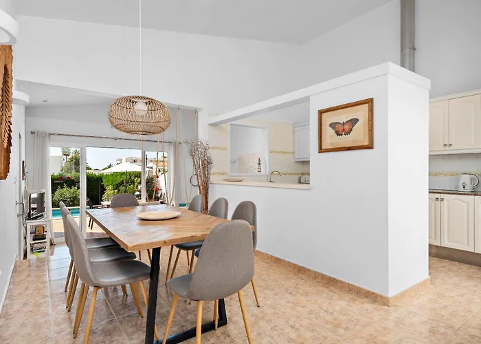 Villa Noelia By Escape Santo Tomás